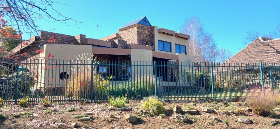 5 Bedroom Property for Sale in La Provance Free State